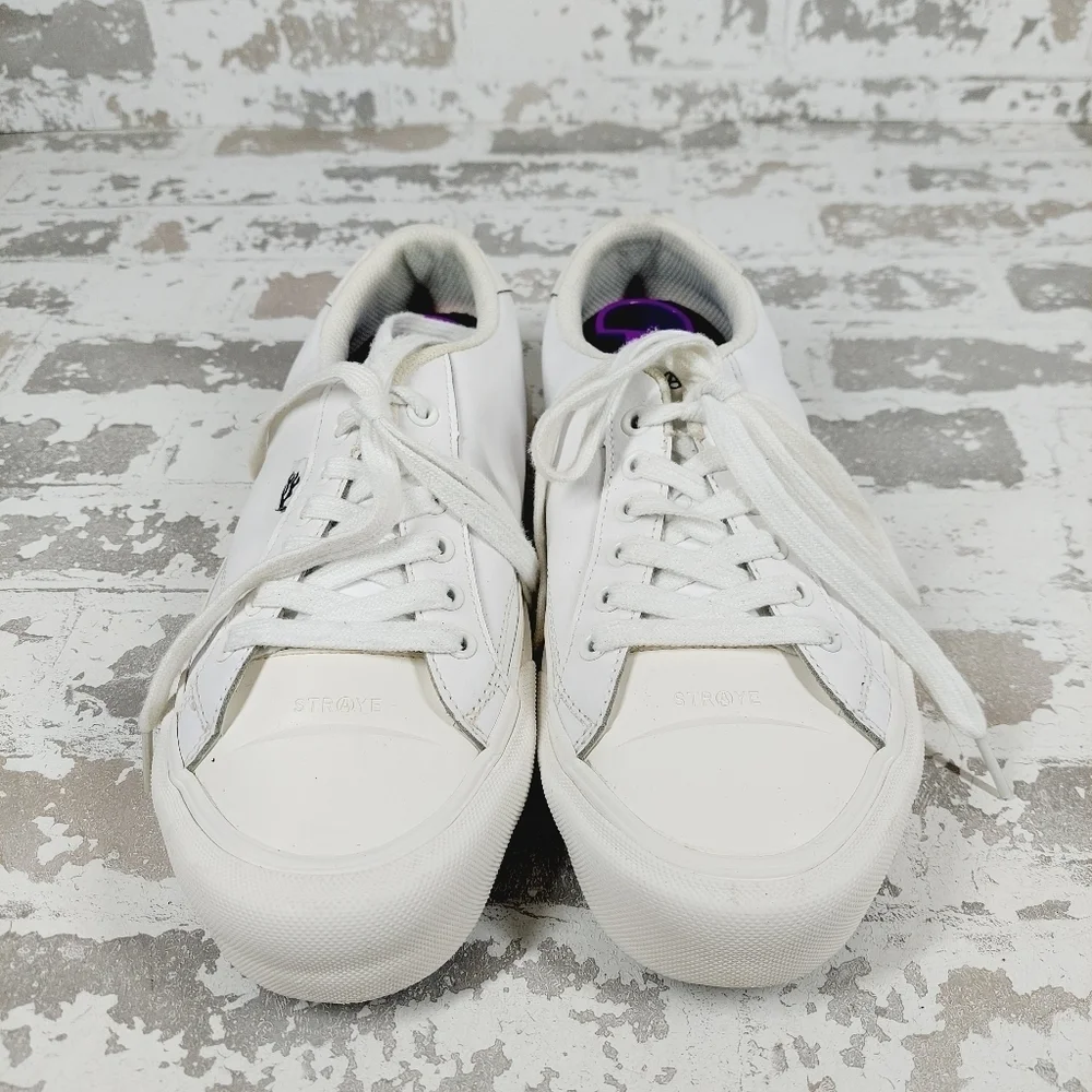 STRAYE White Sidewalk Low-Top Sneakers V477
